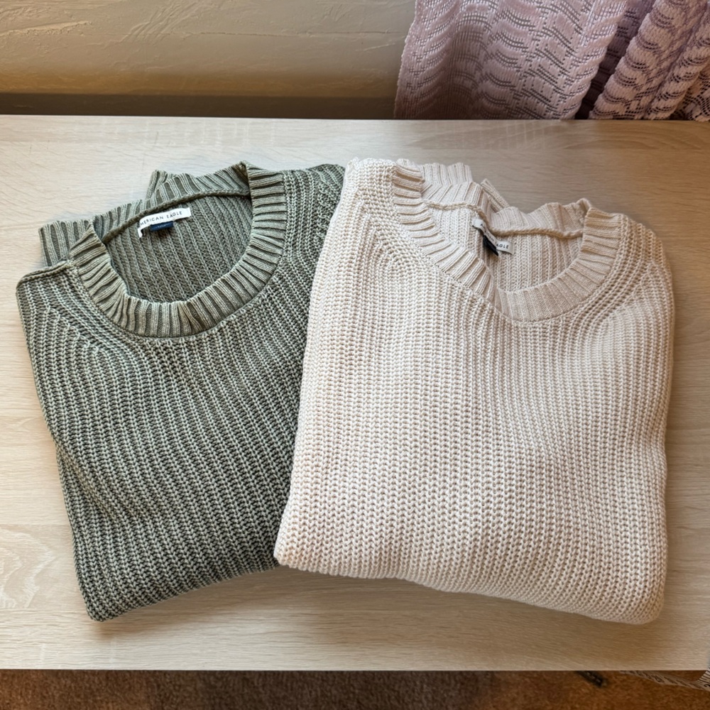 American Eagles Sweaters (lot of 2)